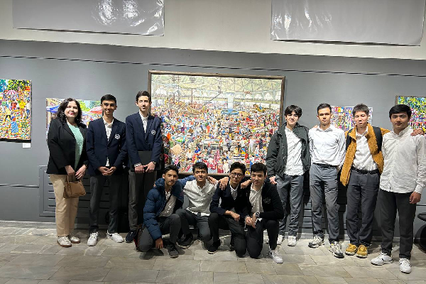 Students visited a personal exhibition of artist Rustam Bazarov “Khammasi buladi Ok!”