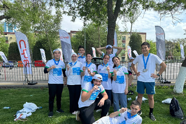 Студенты на 6-м Ташкентском международном марафоне