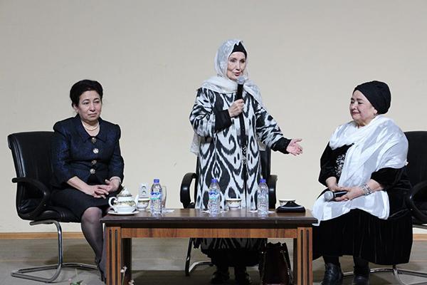 Meeting with two wonderful actresses of Uzbek theater and cinema - Gulchekhra Ibrokhimbekova and Rikhsikhon Ibrokhimova